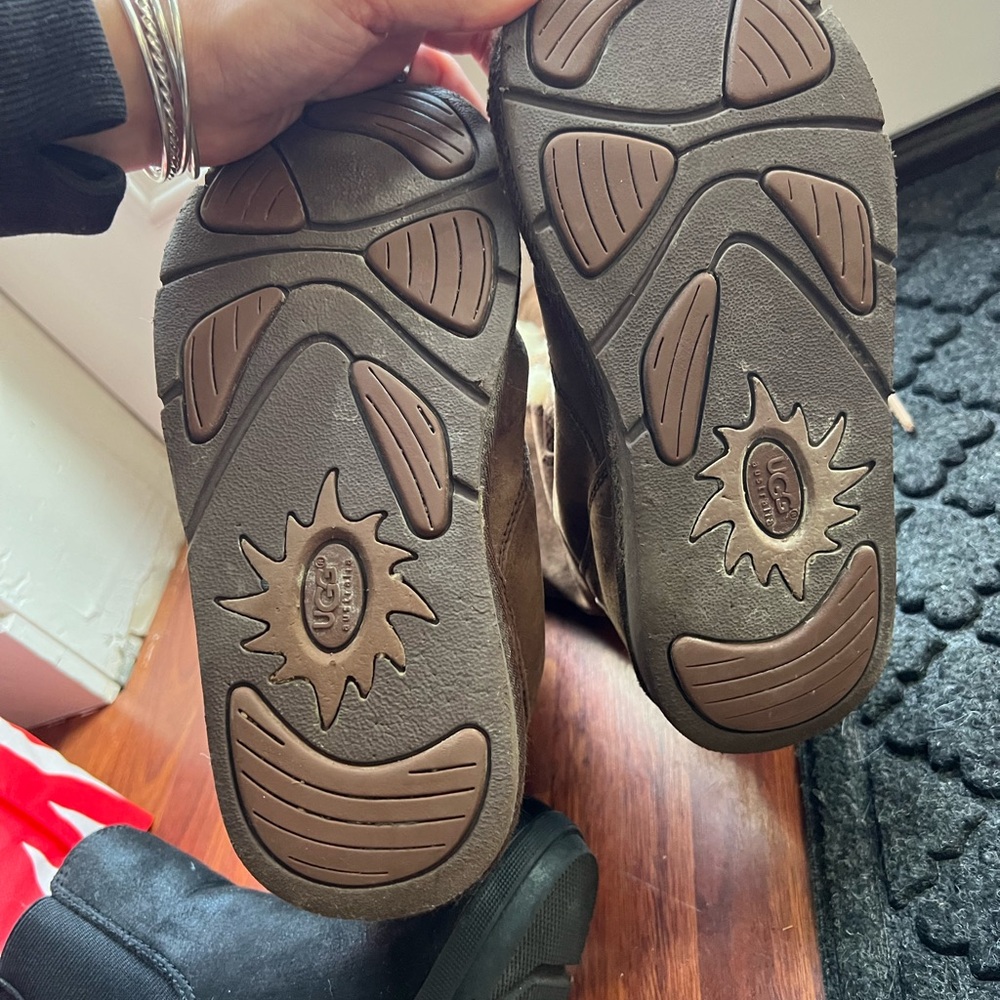 Vintage UGG Whitley boots Size 6